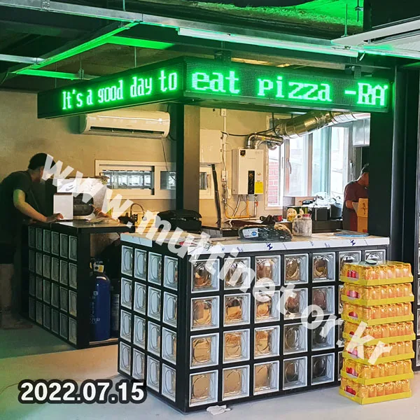 마포 망원점 랫댓(RATTHAT)피자 (160mm 1단18열_1단10열 풀컬러 전광판) 설치 모습